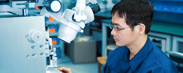 Alternative Research Career Options in Germany - Image of a male in blue overalls inspects work